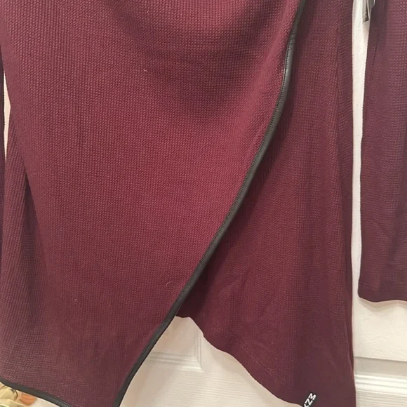 Cowl Neck top NWT - Picture 5 of 8